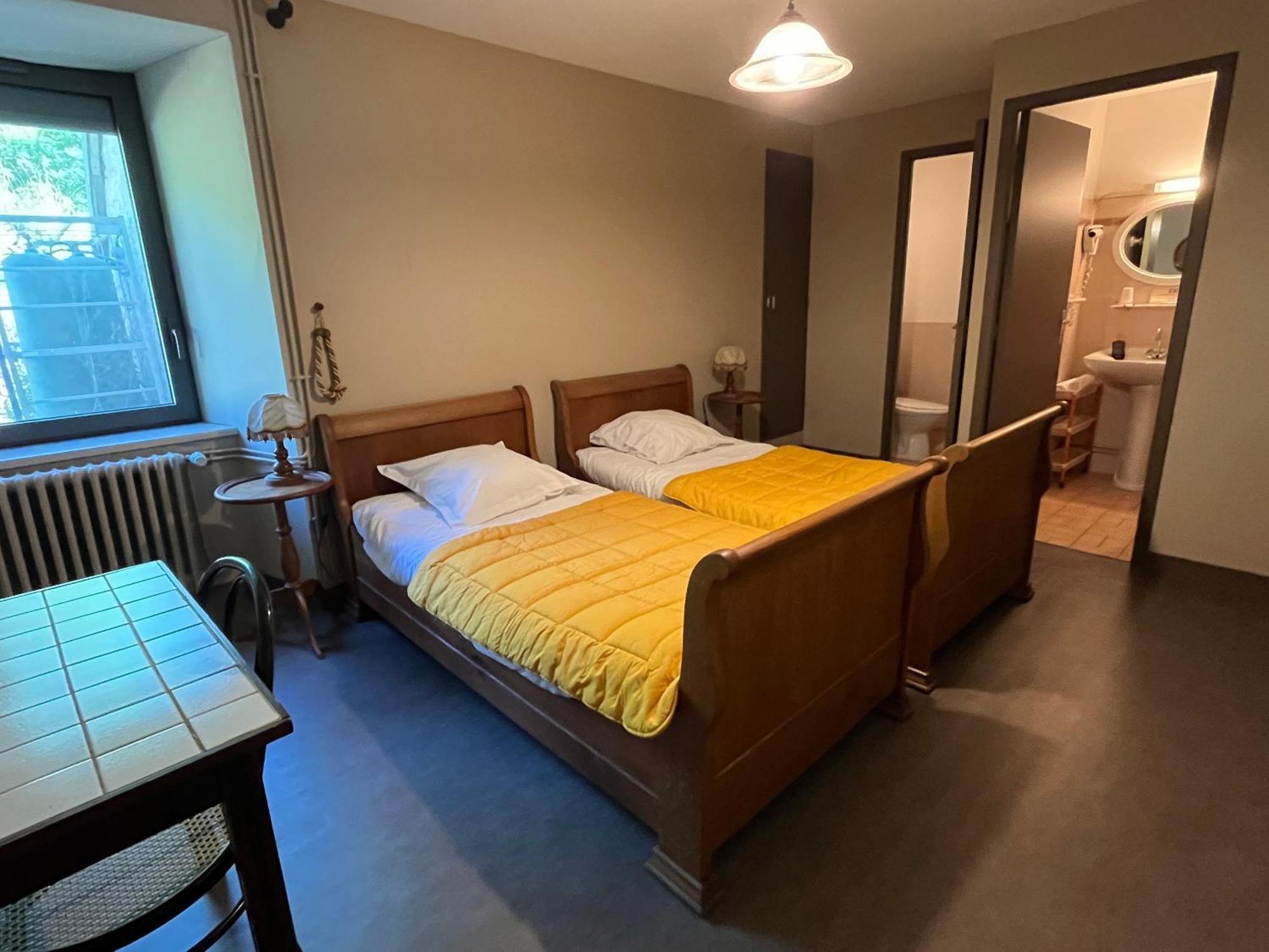 Gite-Auberge Du Pont De Lanau Neuveglise ภายนอก รูปภาพ