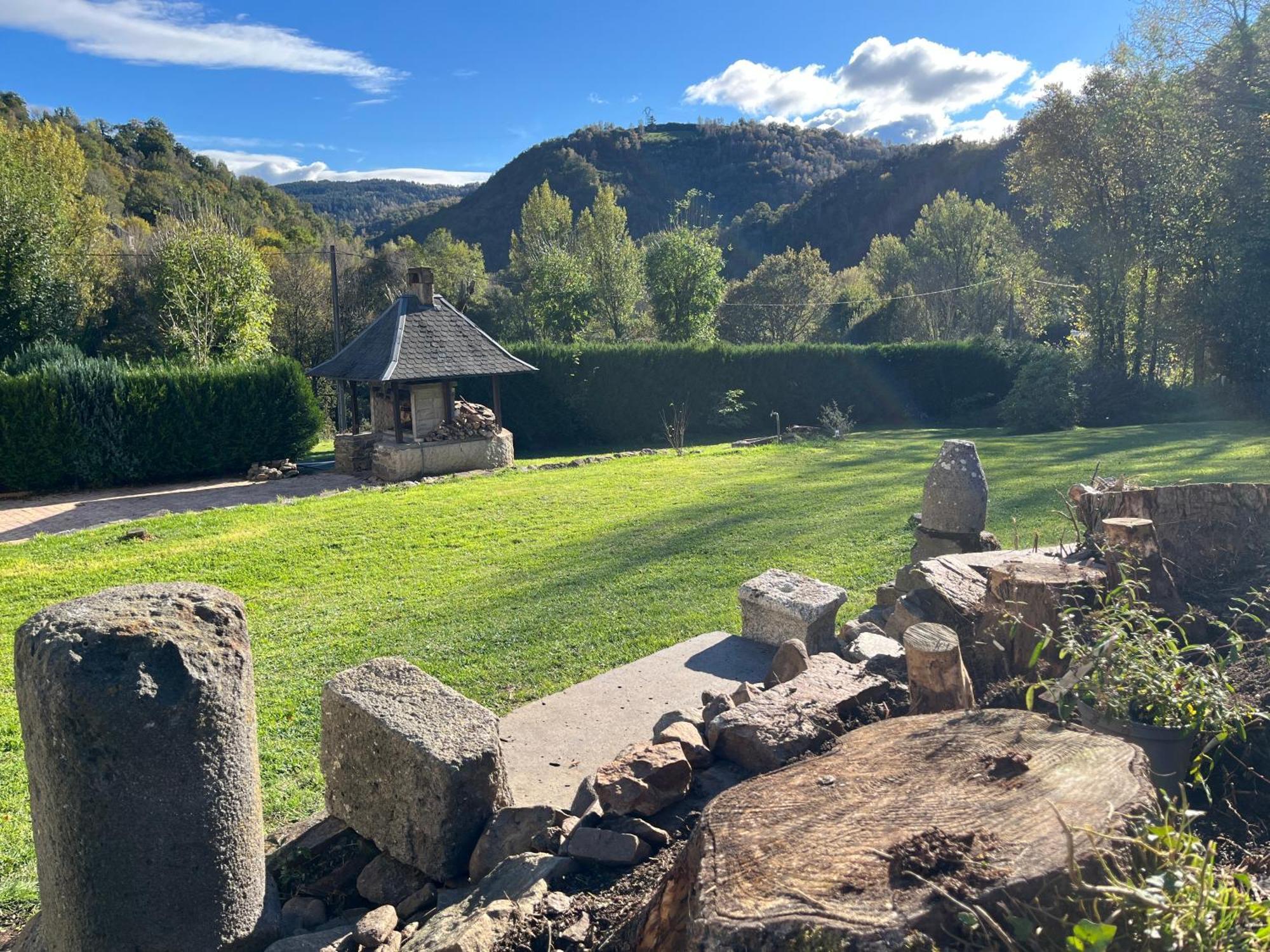 Gite-Auberge Du Pont De Lanau Neuveglise ภายนอก รูปภาพ