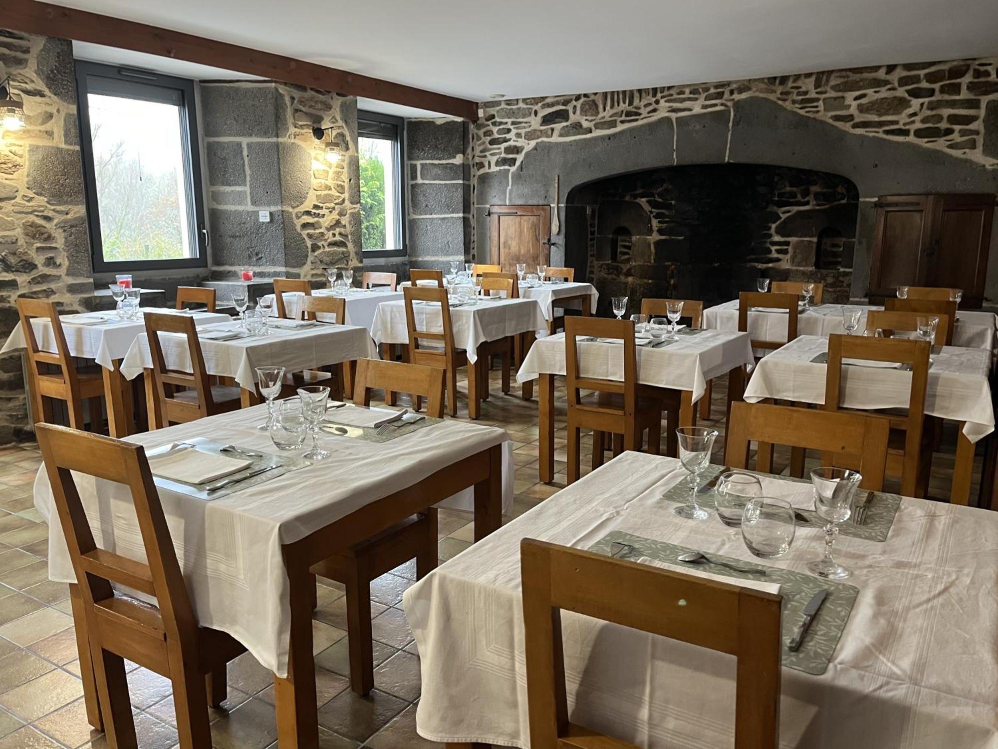 Gite-Auberge Du Pont De Lanau Neuveglise ภายนอก รูปภาพ