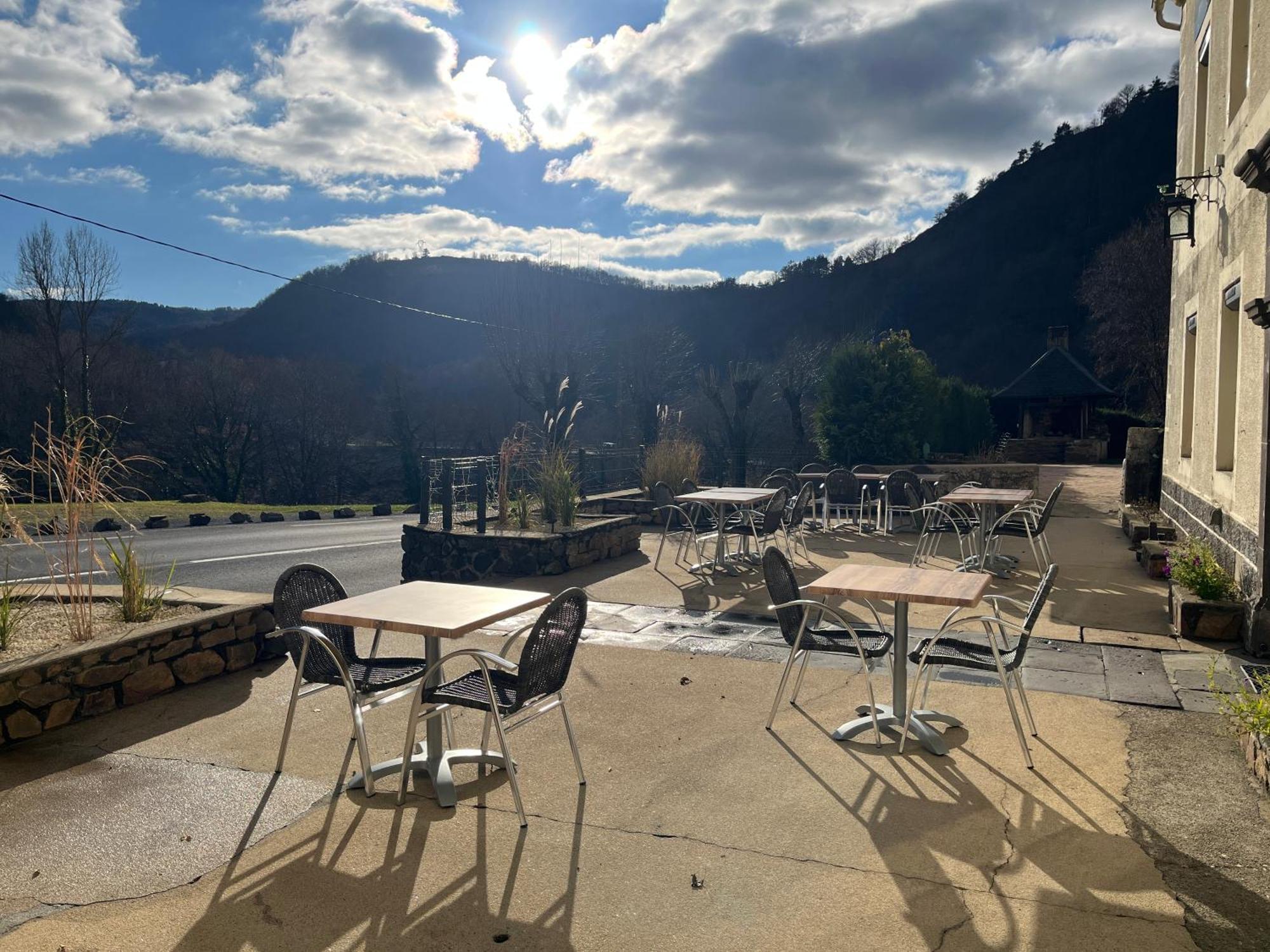 Gite-Auberge Du Pont De Lanau Neuveglise ภายนอก รูปภาพ