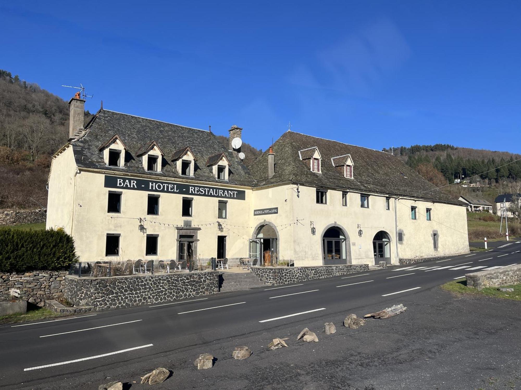 Gite-Auberge Du Pont De Lanau Neuveglise ภายนอก รูปภาพ