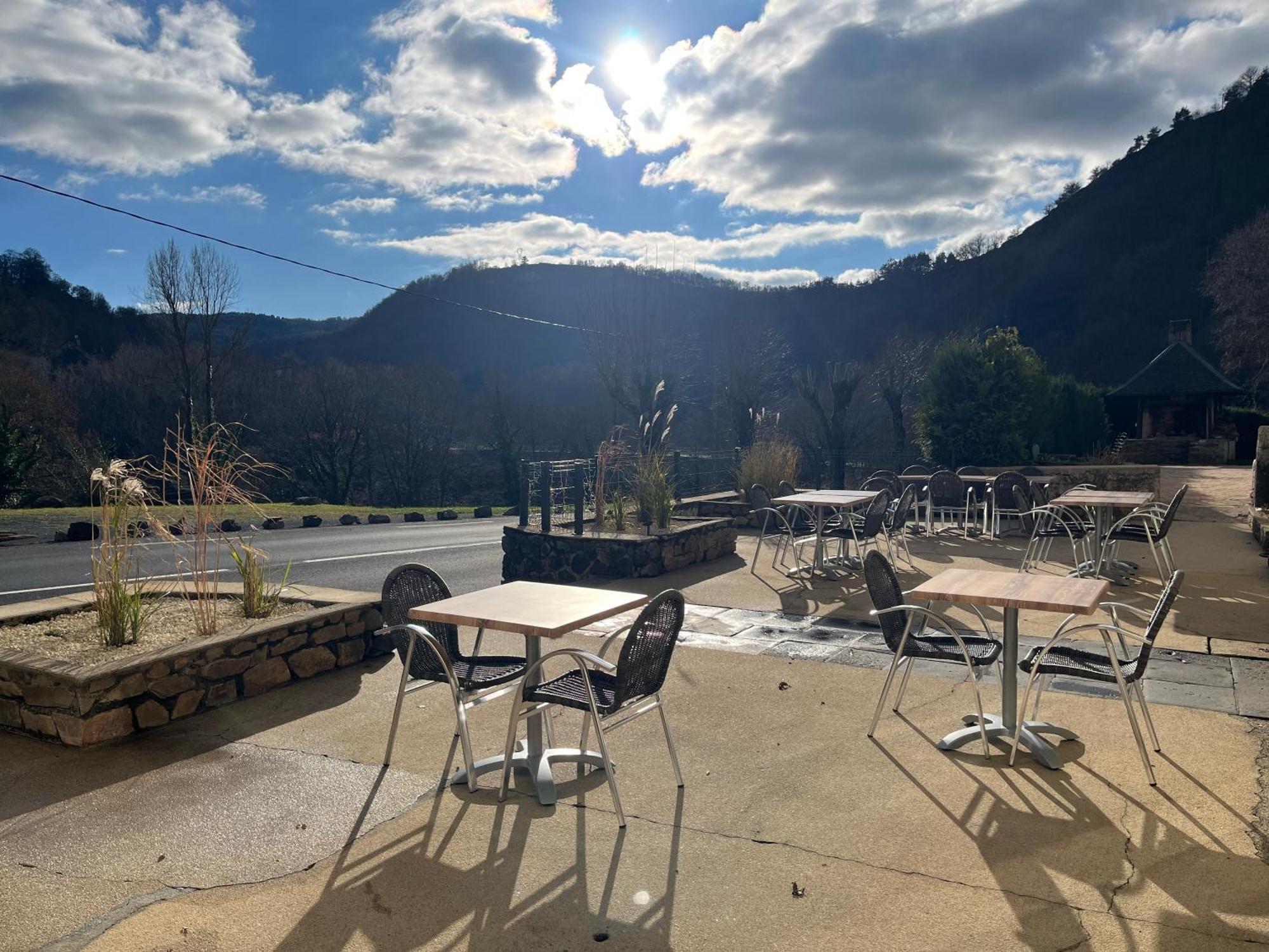 Gite-Auberge Du Pont De Lanau Neuveglise ภายนอก รูปภาพ